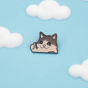 प्यारा कार्टून महिलाओं के लिए बिल्ली का शोरबा, दुखी बिल्ली अद्वितीय रचनात्मक पिन - Product Image 2