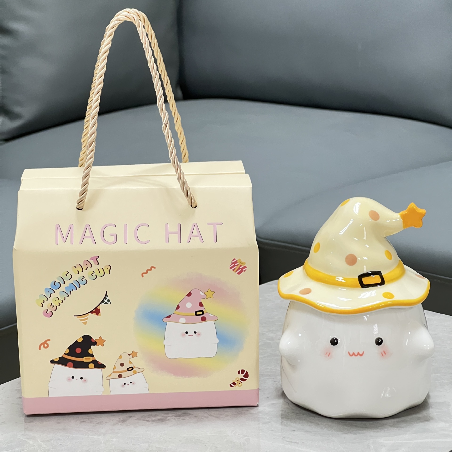 Caja de regalo pequeña con tapa de vaso de fiesta mágica amarilla