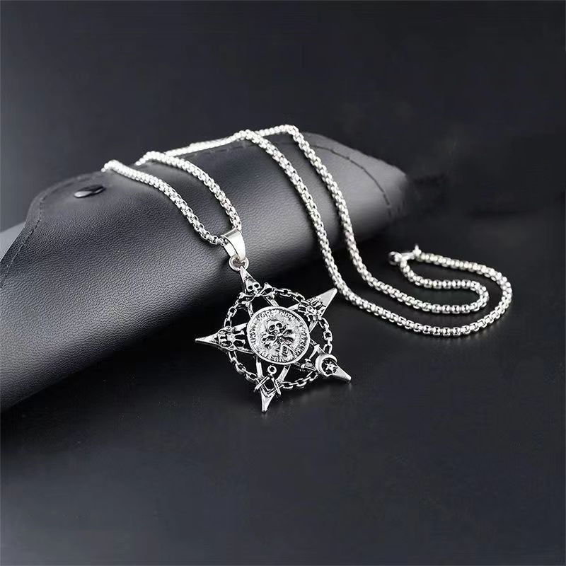 Calavera estrella de cinco puntas de plata con cadena rígida