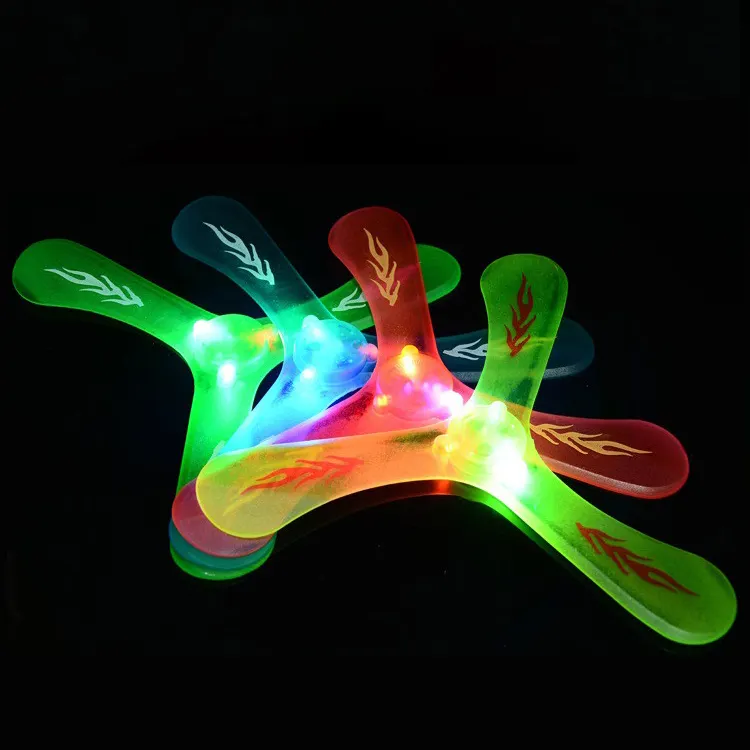 Soucoupe volante extérieure Boomerang lumineux avec lumière LED Jouets promotionnels Jouets volants d'extérieur Cadeau de fête