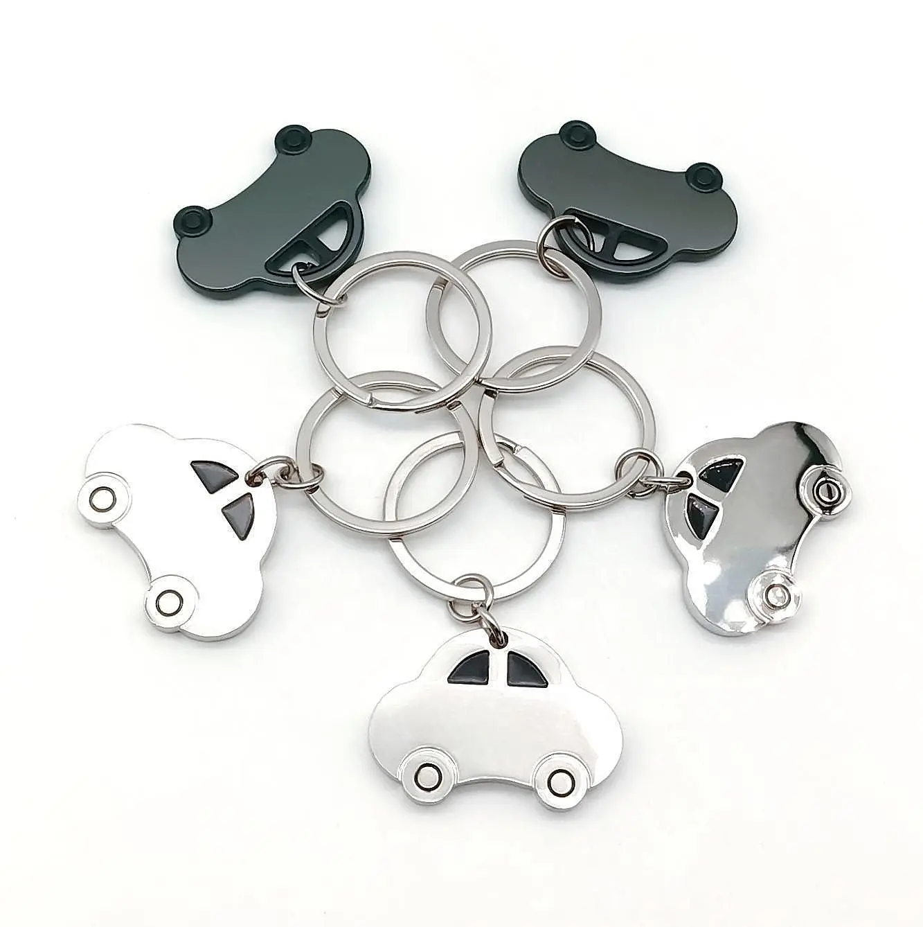 Porte-clés de voiture en alliage personnalisé Porte-clés en métal de sublimation promotionnelle gravée au laser avec logo vierge en forme de voiture