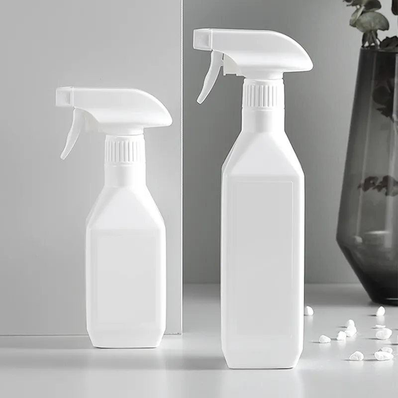 500Ml Mini beyaz kare Pe plastik Salon el dezenfektanı fısfıs püskürtücü ile tasarımcı şişe