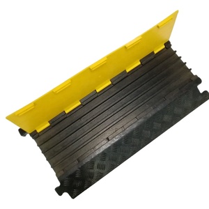 Yol uygulaması için 5 kanal kablo koruyucu hız Hump PVC kauçuk kablo rampası - Product Image 1