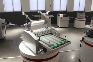 New chengyue lớp phủ tốt hiệu ứng Hướng dẫn sử dụng 370 mét trung bình nóng/lạnh Single Side Laminator Con lăn thép 9 tốc độ máy tính RÀNG BUỘC - Product Image 2