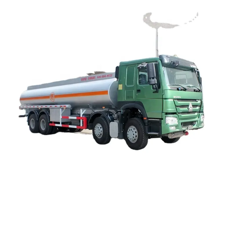 Serbatoi di carburante per camion Diesel di vendita calda 8x4 25000L 371Hp nuovo camion cisterna per olio in vendita