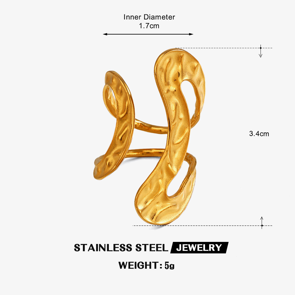 Bague avec lignes dorées