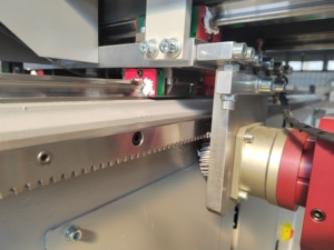 Factory Directly Sell 2500mm 3500mm <strong>CNC</strong> 3 <strong>Axis</strong> <strong>4</strong> <strong>Axis</strong> Machining Center for Aluminum and Copper Profiles Light Metal Profile - Product Image 5