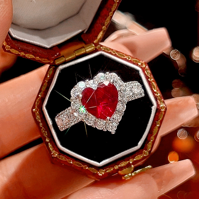 Bague en corindon rouge