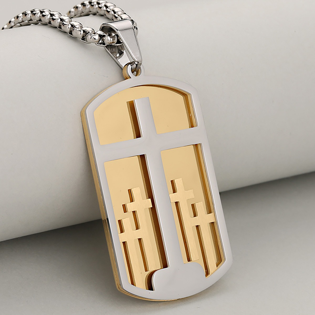 Argent, or et chaîne