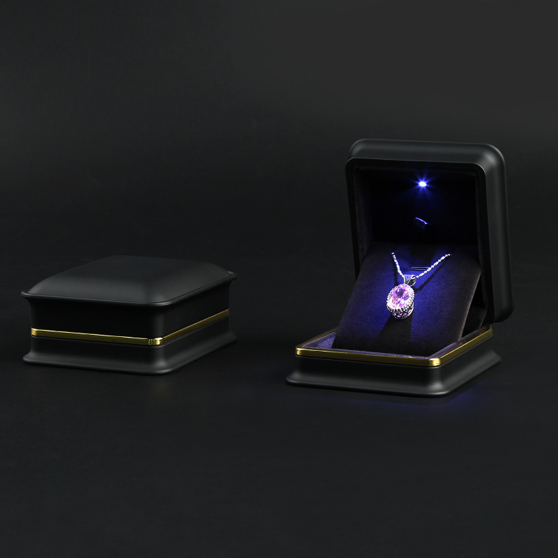 Black pendant box