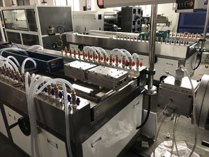 性能可靠的聚氯乙烯门窗塑料型材中国挤出机制造机械制造商