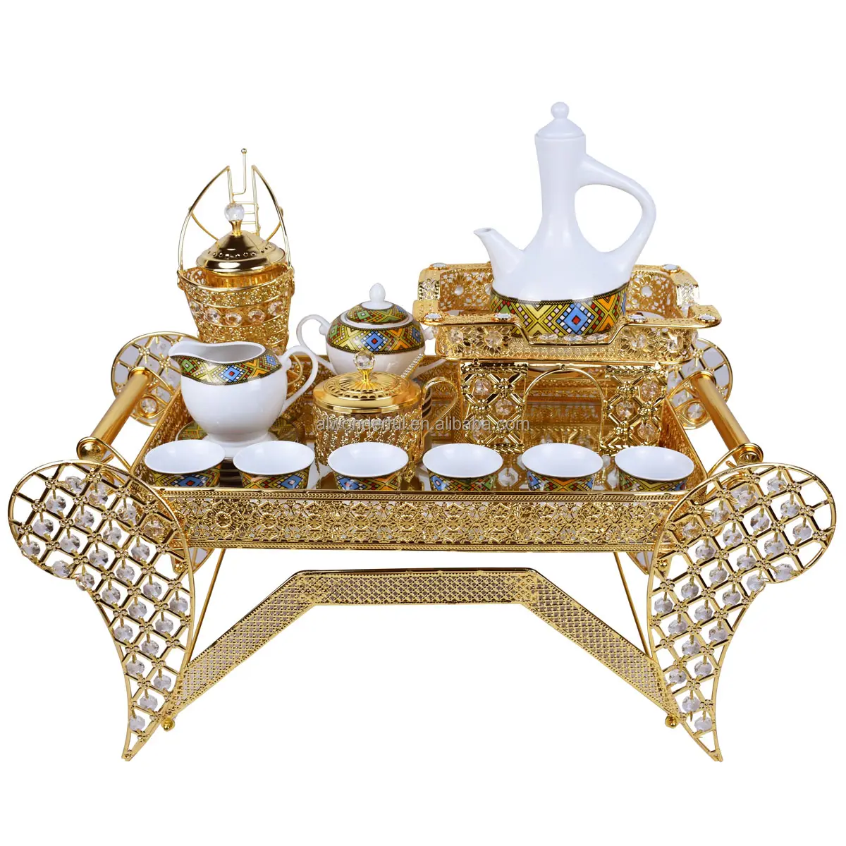 Conjunto de bandeja de metal árabe com xícara de chá e pires de porcelana em promoção 2024