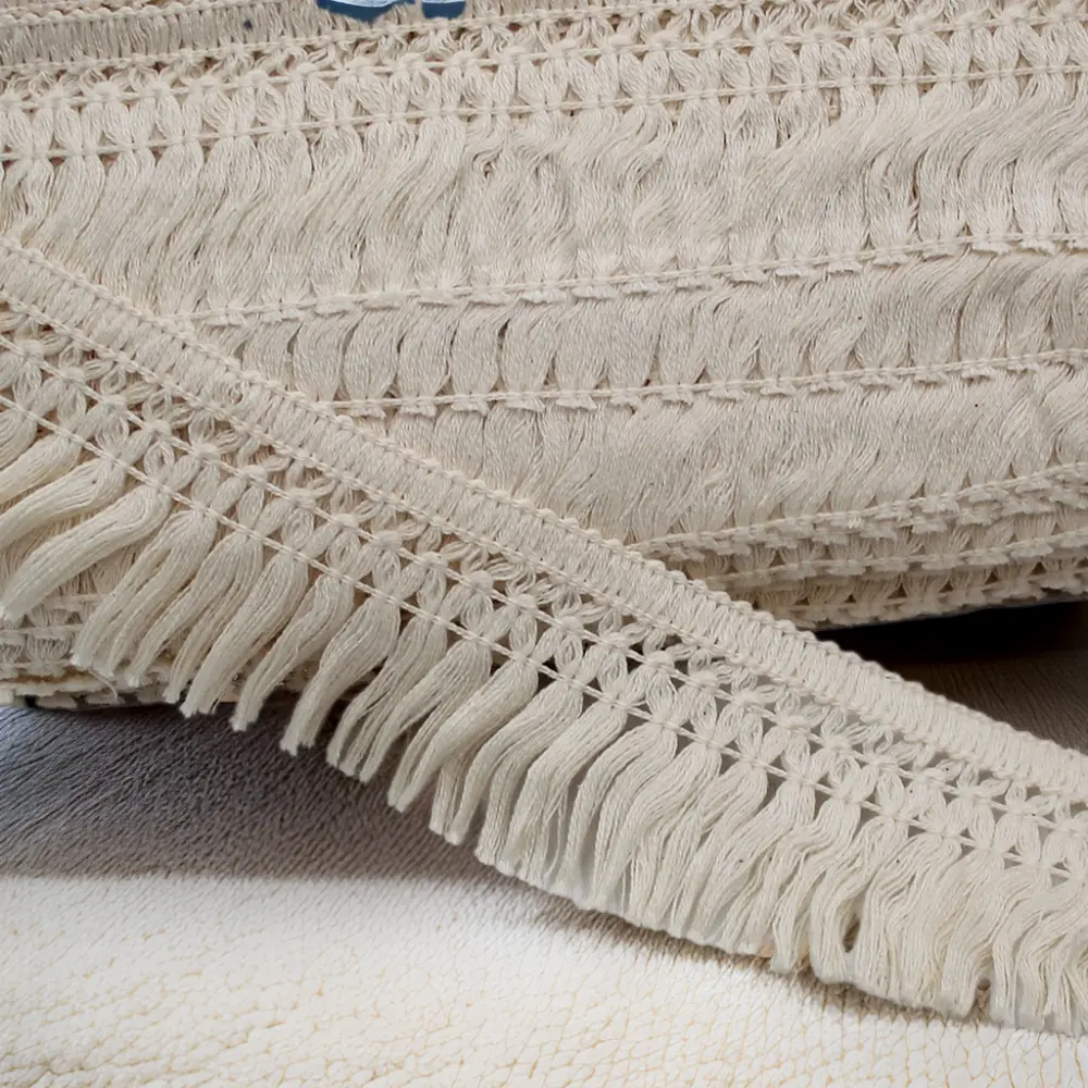 Adorno de flecos con borlas anudadas de algodón y poliéster beige natural de 45mm al por mayor para prendas de vestir y textiles para el hogar