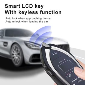 CF930自動車ランボルギーニスタイルのリモートカーキーの新着変更されたユニバーサルスマートLCDキー快適なエントリーオートロック