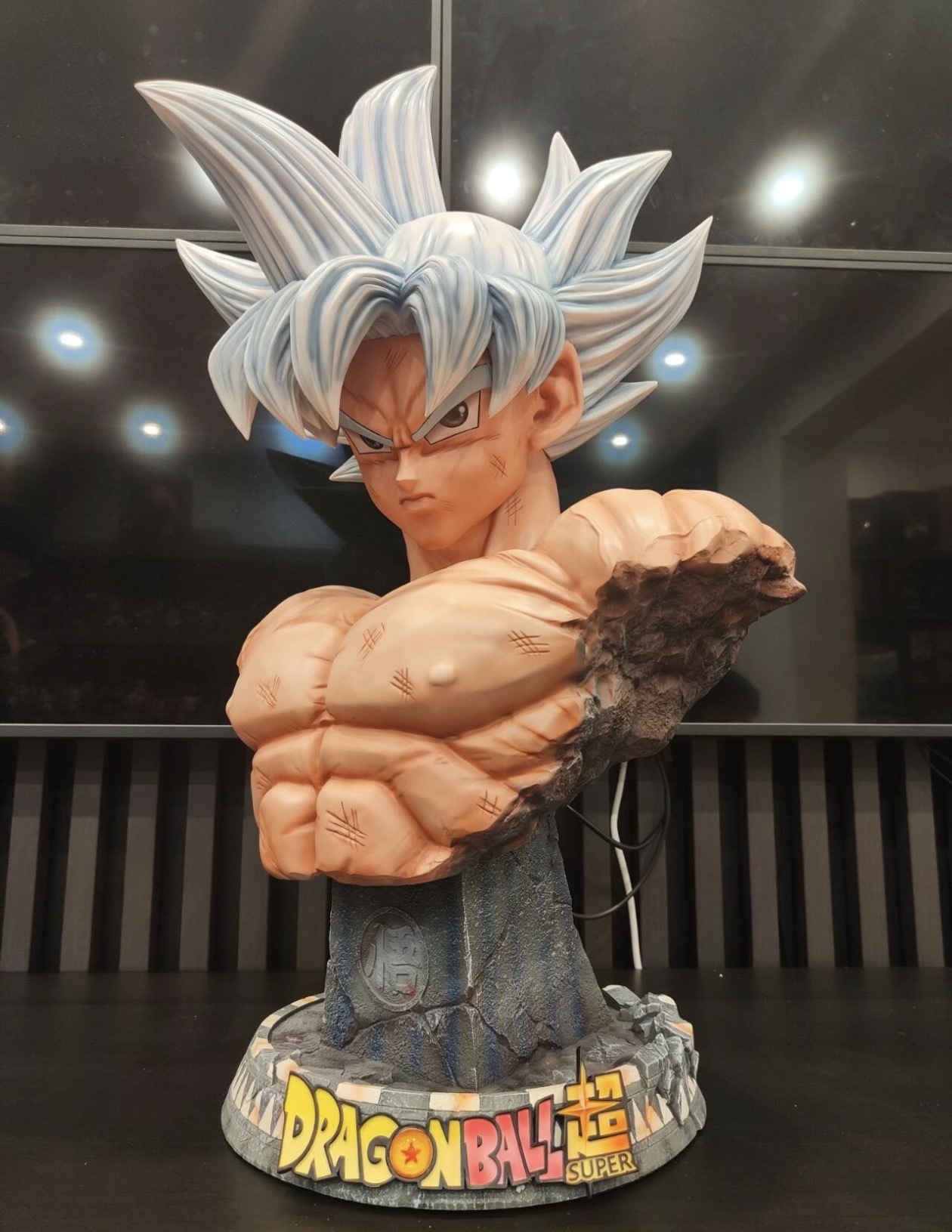 Buste Goku UI 80CM blanc