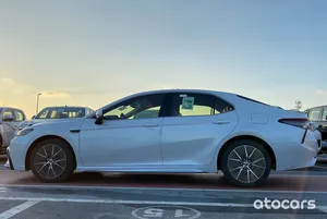 Mükemmel kullanılan Toyota Camry SE V6 3.5L 2023 Model yılı benzinli FWD iyi devam etmeye hazır - Product Image 3