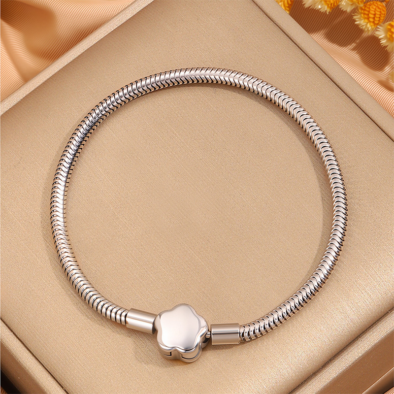 Bracciale Pandora Apribile con Fiore a Cinque Foglie Rotondo in Argento