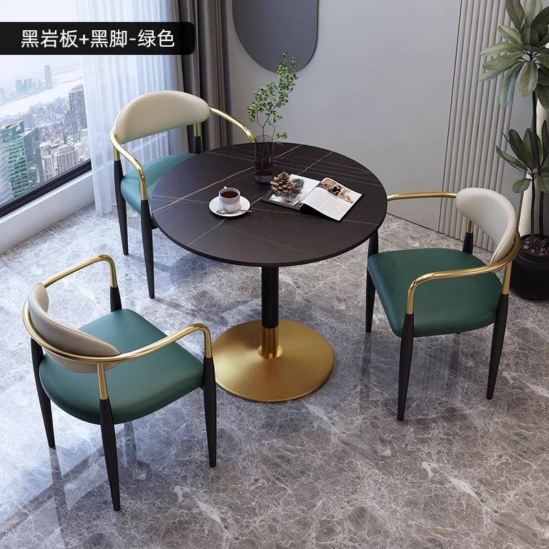 Table noire 80 cm avec pieds bicolores + 3 chaises vertes