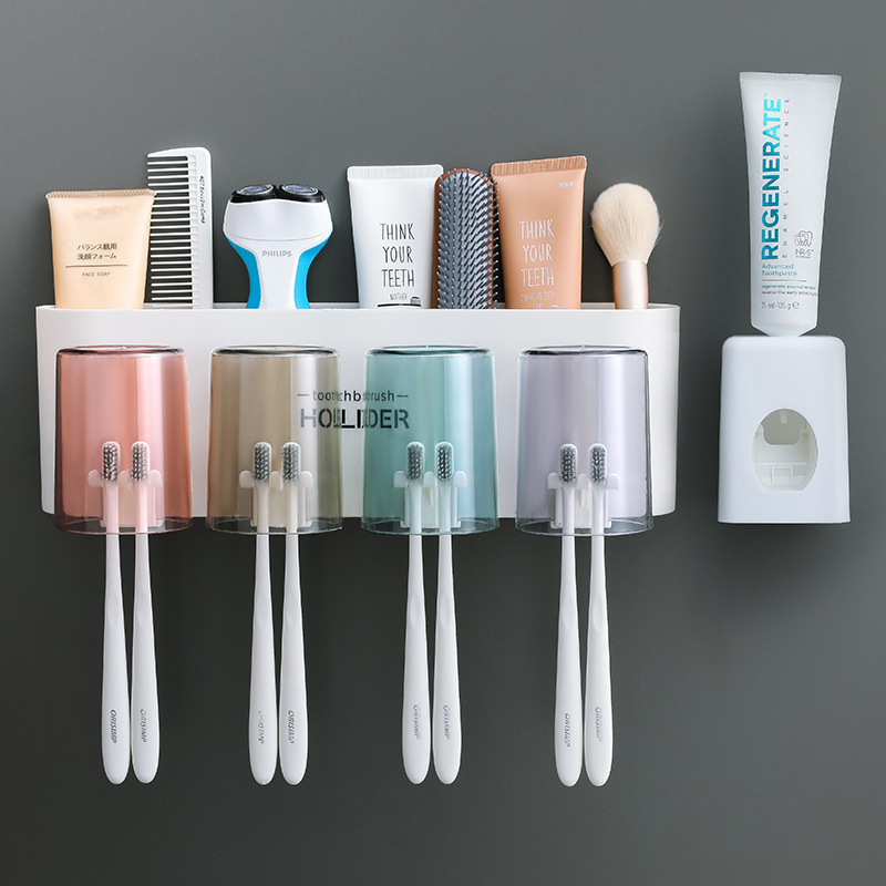 Quatre bouches + distributeur de dentifrice blanc