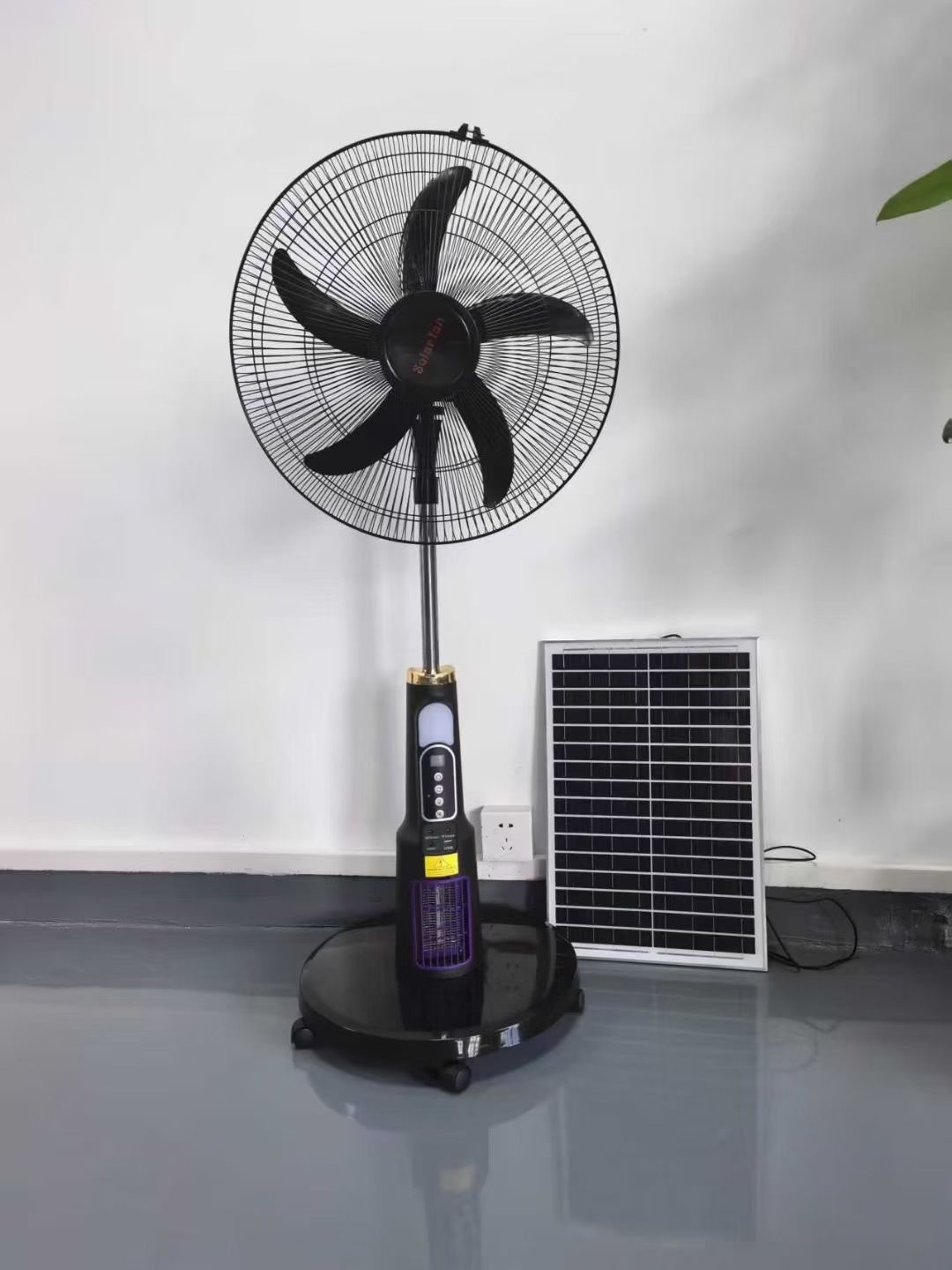Lampe anti-moustique solaire avec ventilateur de 18 pouces, ventilateur noir