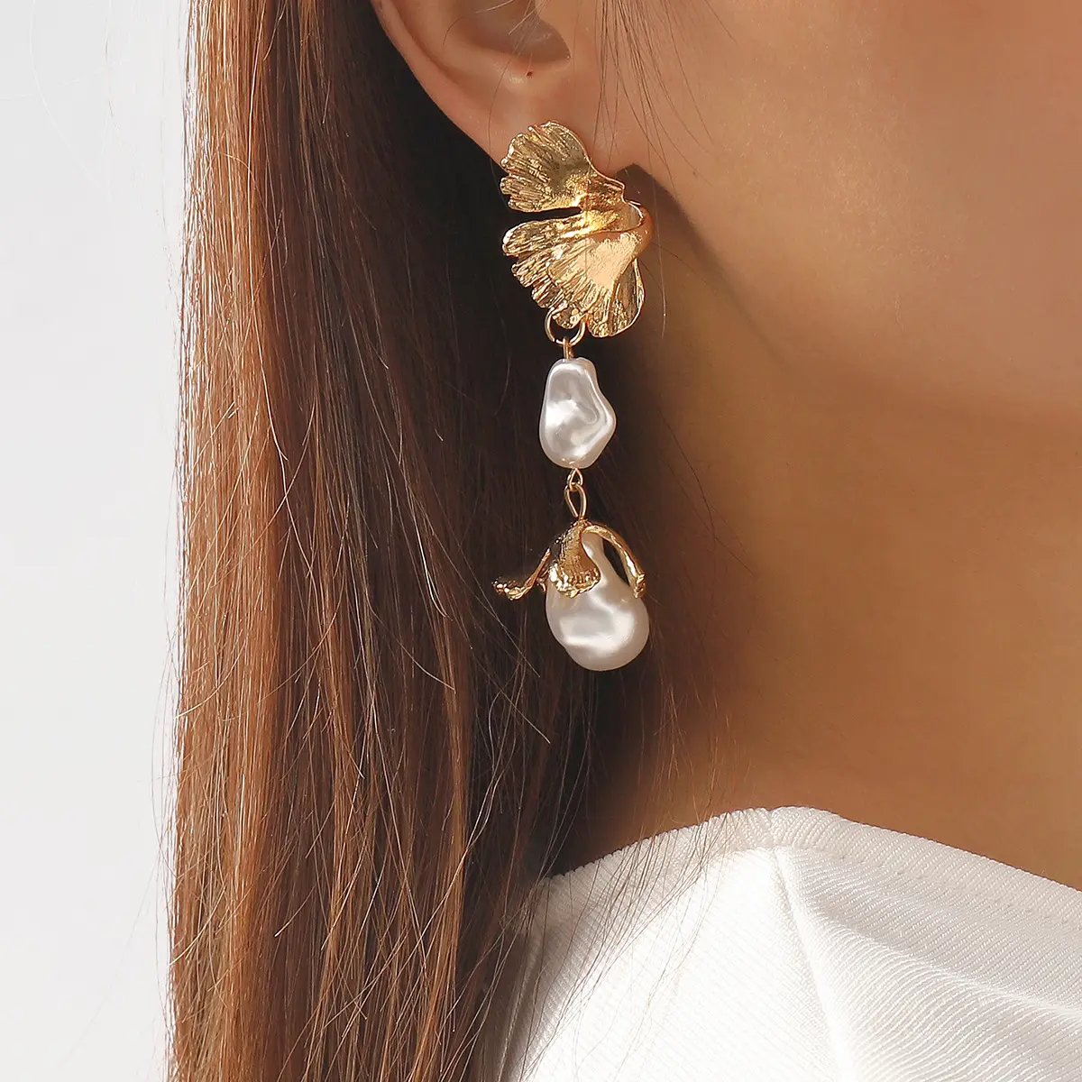 Pendientes de perlas 바로크 모양의 진주 귀걸이 금속 바람 잎 과장된 힙 스터 귀걸이 기하학적 불규칙한 귀걸이