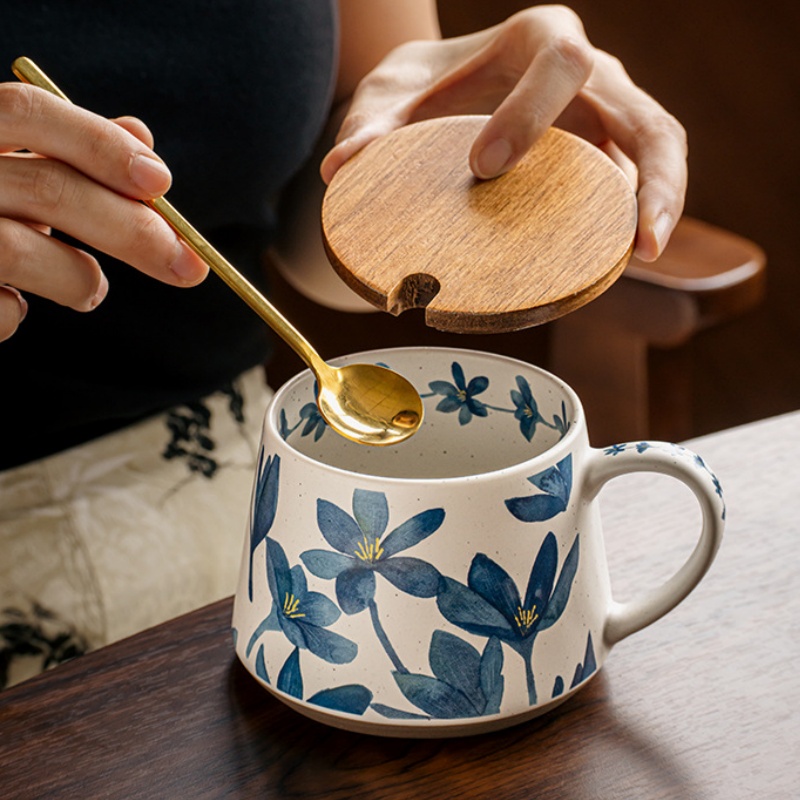 Ceramic Cup with lid and spoon