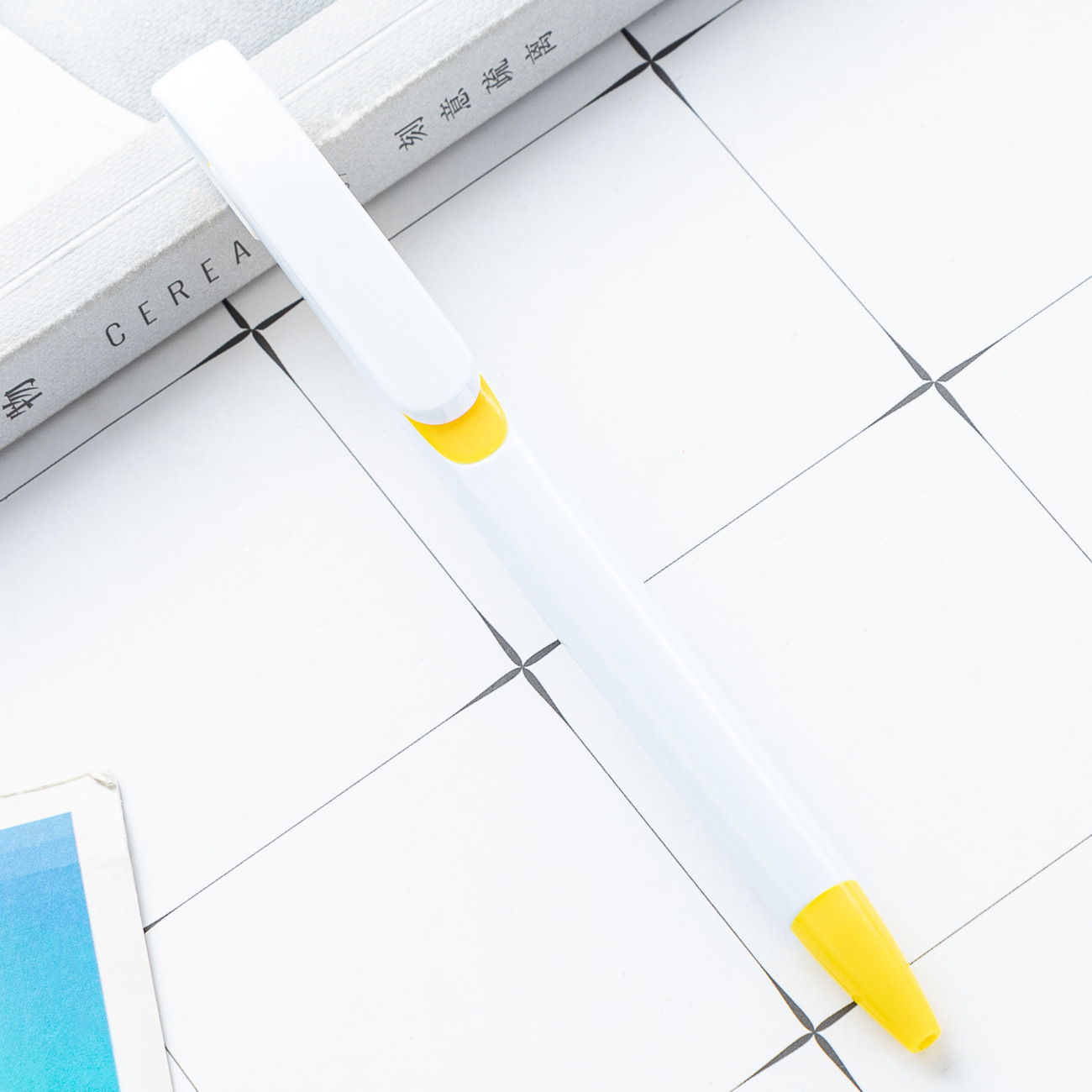 White Pole - Yellow