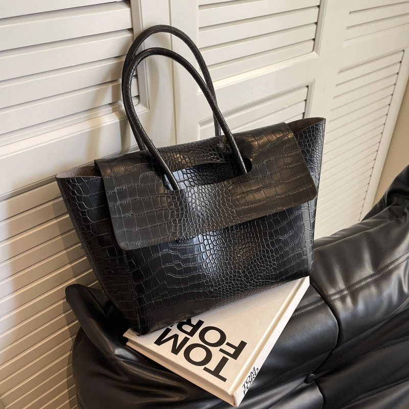crocodile black