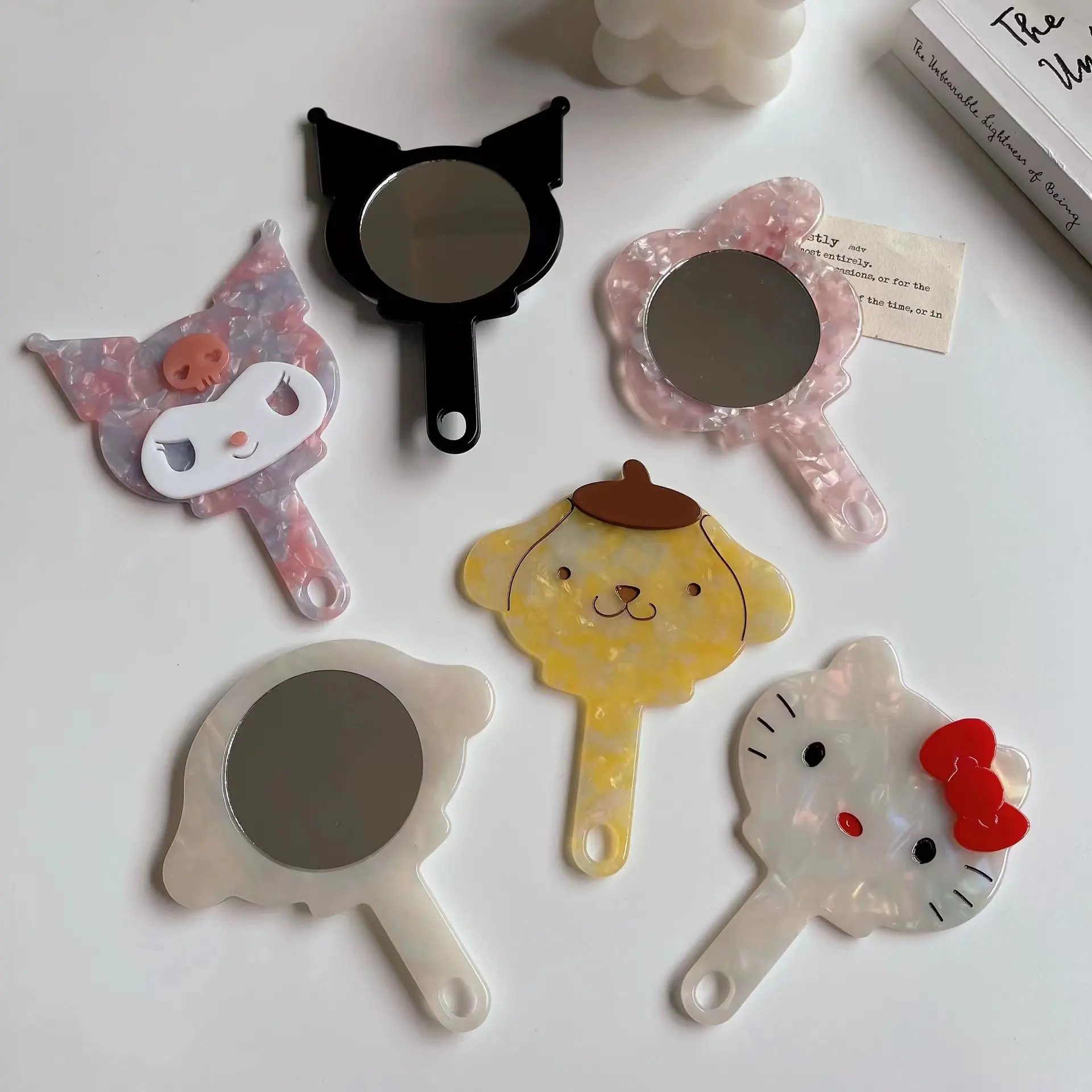 Espejo de ácido acético de dibujos animados creativo Sanrio, espejo de mano de acetato Hello Kitty con mango, cosméticos, espejo de tocador portátil