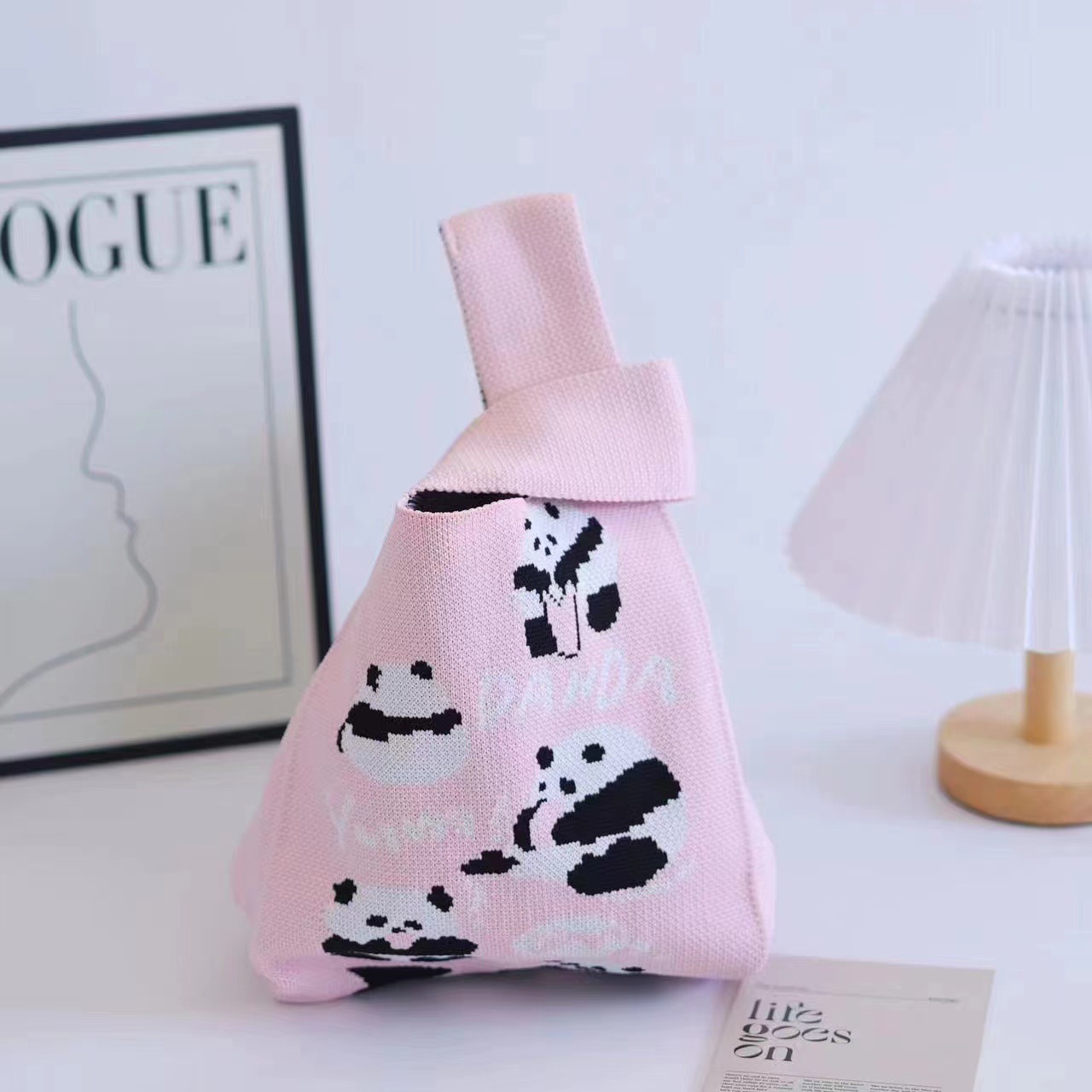 Cinq panda en poudre