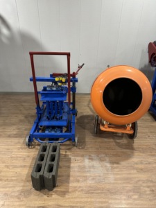 Piccolo mixer multifunzione acquistato da clienti africani abbinato a macchinari per la produzione di mattoni multifunzionali semiautomatici - Product Image 2