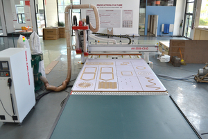 Comodo e veloce automatico di carico e scarico automatico taglio macchina per incisione del legno Atc CNC Router di legno macchina - Product Image 5