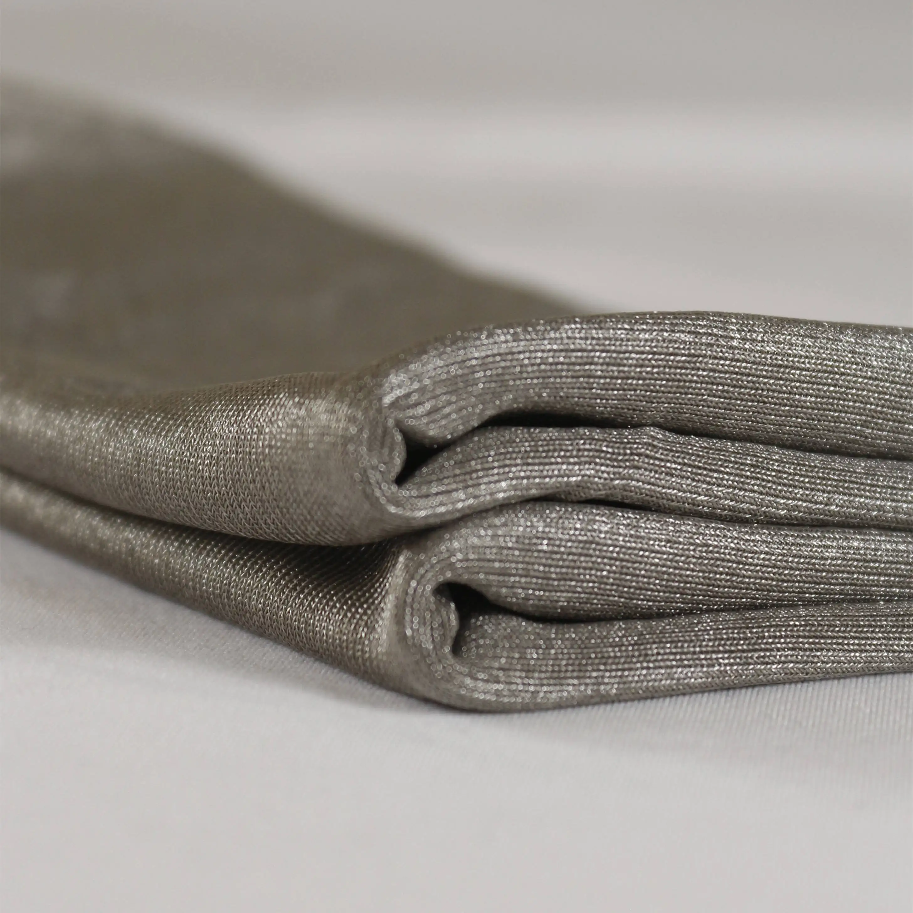 Kain pelindung serat perak Emf/EMI/radiasi kualitas bagus untuk pakaian dalam konduktif kain serat perak