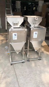Hopper <strong>Linear</strong> Scale <strong>Filling</strong> <strong>Machine</strong> / Large Particle Potato Chips Automatic Weighing <strong>Filling</strong> <strong>Machine</strong> Banana Chips <strong>Machine</strong>