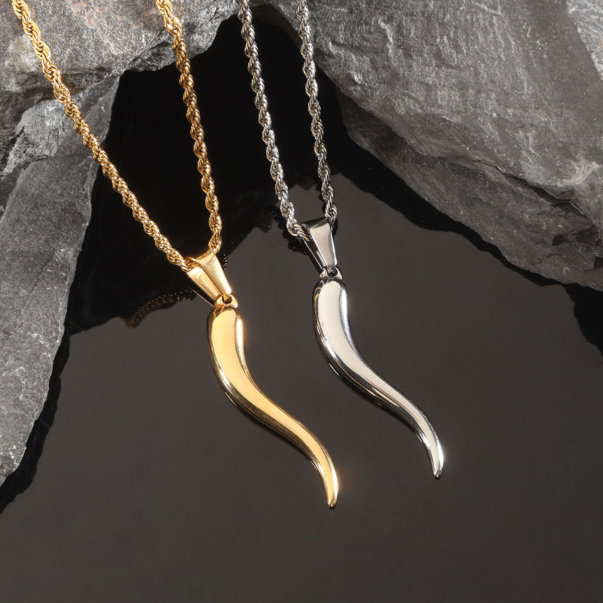 Pendentif corne italienne avec chaîne en corde