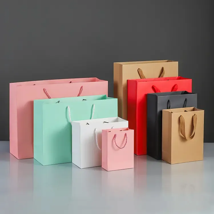 Hoogwaardige Geschenkverpakking Luxe Platte Bodem Kraftpapier Kartonnen Papieren Geschenkzak Voor Kleding Winkelen Met Handgrepen