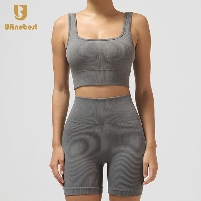 ชุดชั้นในสีเทา กางเกงขาสั้น