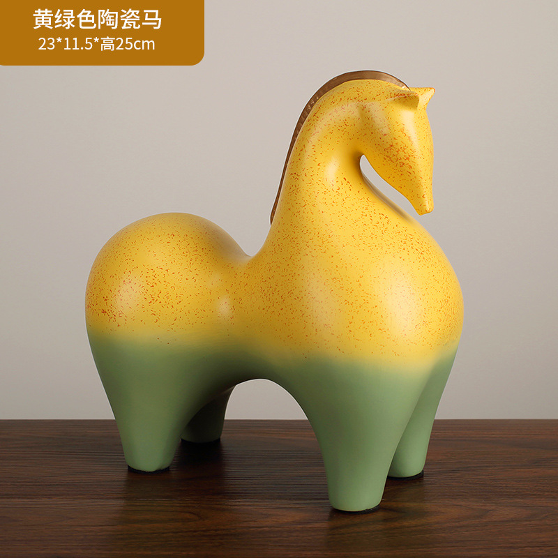 Cheval en céramique jaune-vert
