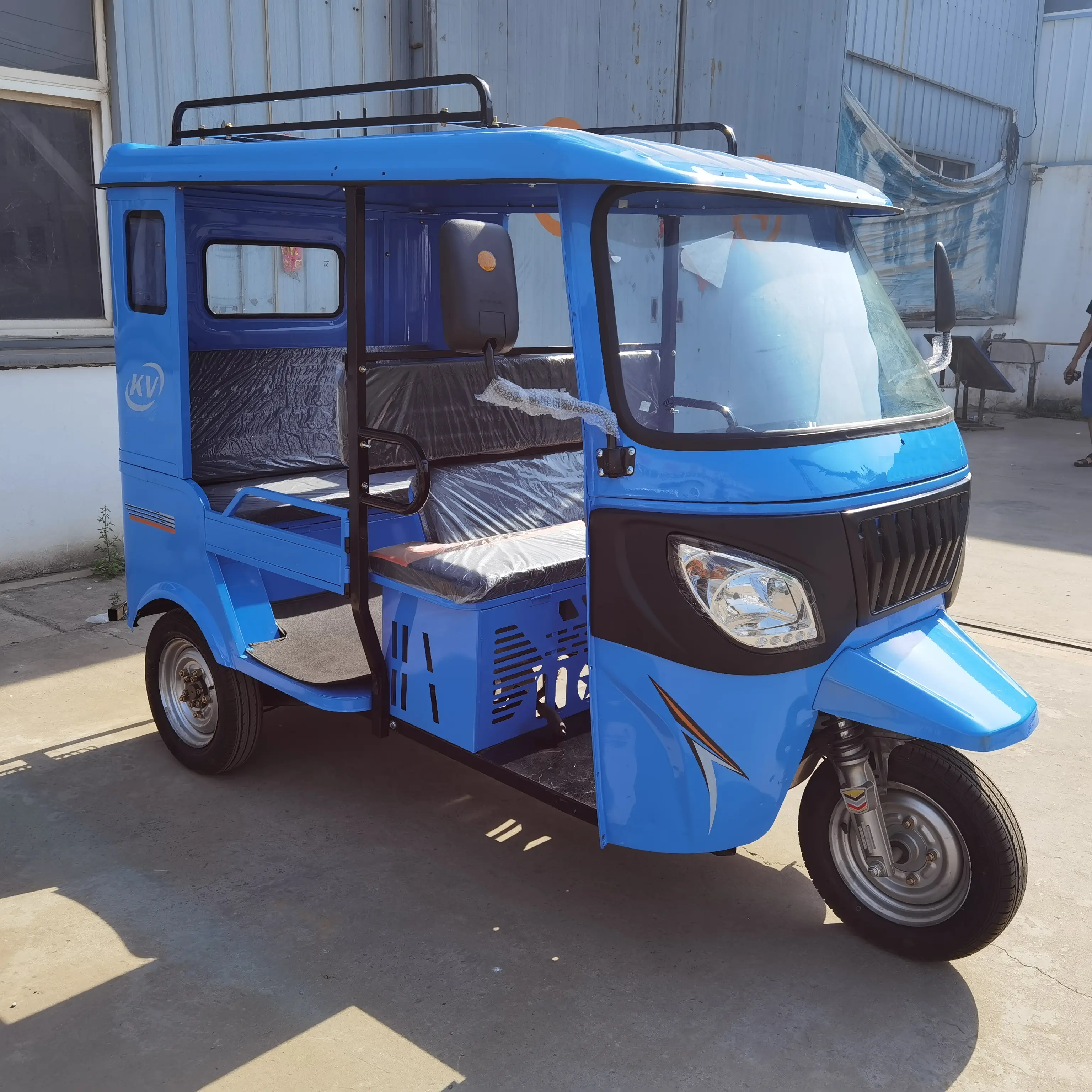 Tricycle à moteur Bajaj Taxi de qualité supérieure Trike passager à essence à 3 roues 200CC moto Hard Top