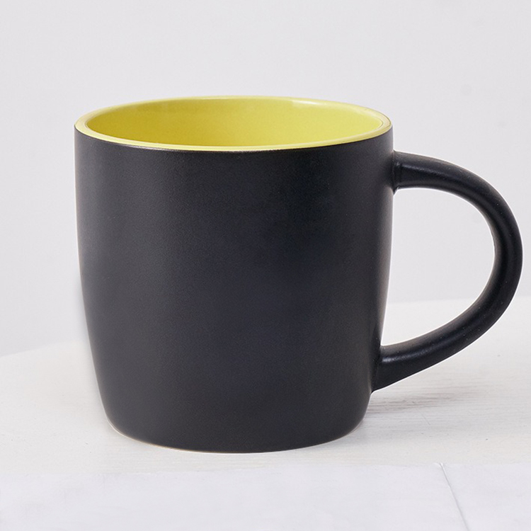 ข้างในสีเหลือง