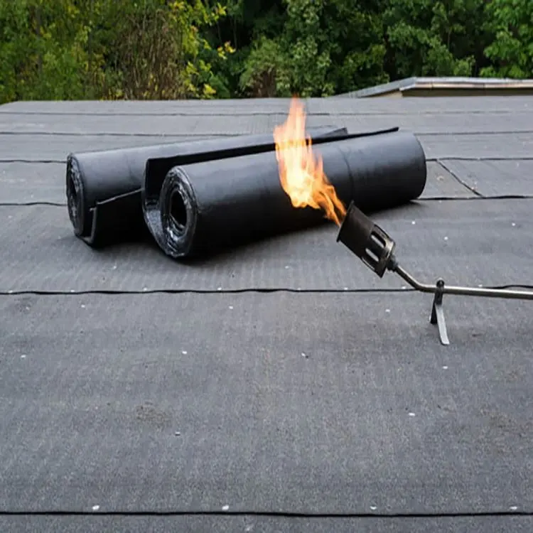 Feuille de butane auto-adhésive avec rouleau de feutre de papier d'aluminium pour la toiture