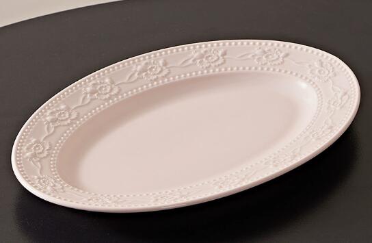 assiette ovale rose de 12 pouces