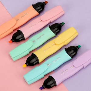 Penna evidenziatore estetico, pennarello con punta a scalpello, colori assortiti, evidenziatori a base d'acqua, asciugatura rapida (6 colori Macaron)