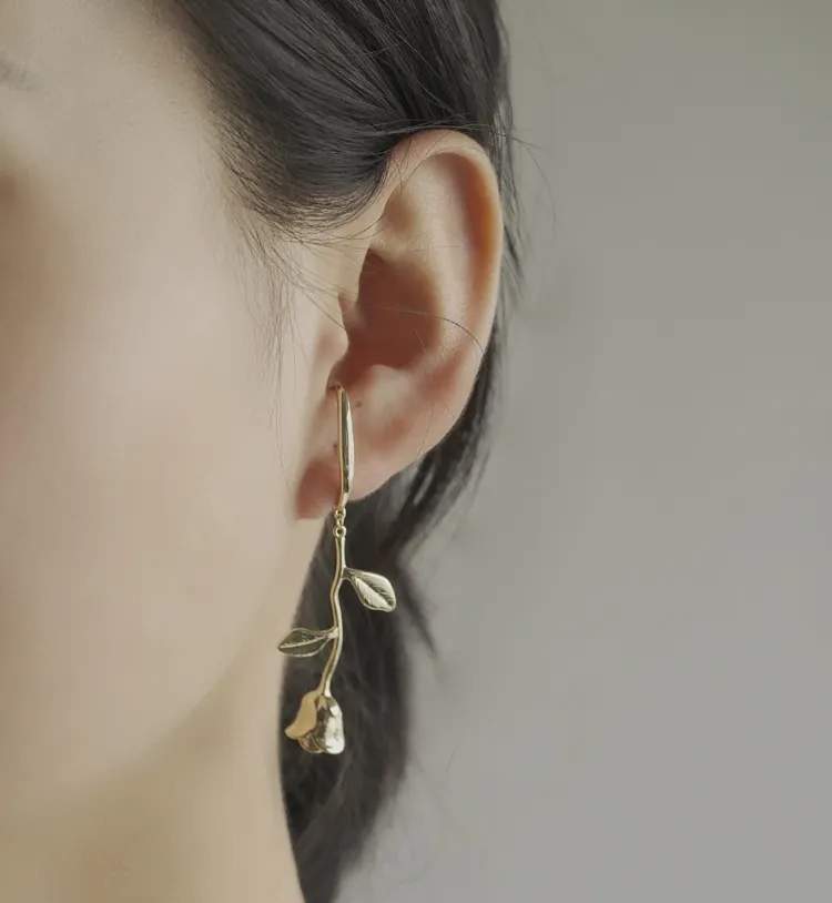 Clip de oreja de flor rosa de estilo francés pendientes de Clip chapados en oro de moda delicada joyería sin Piercing para mujer