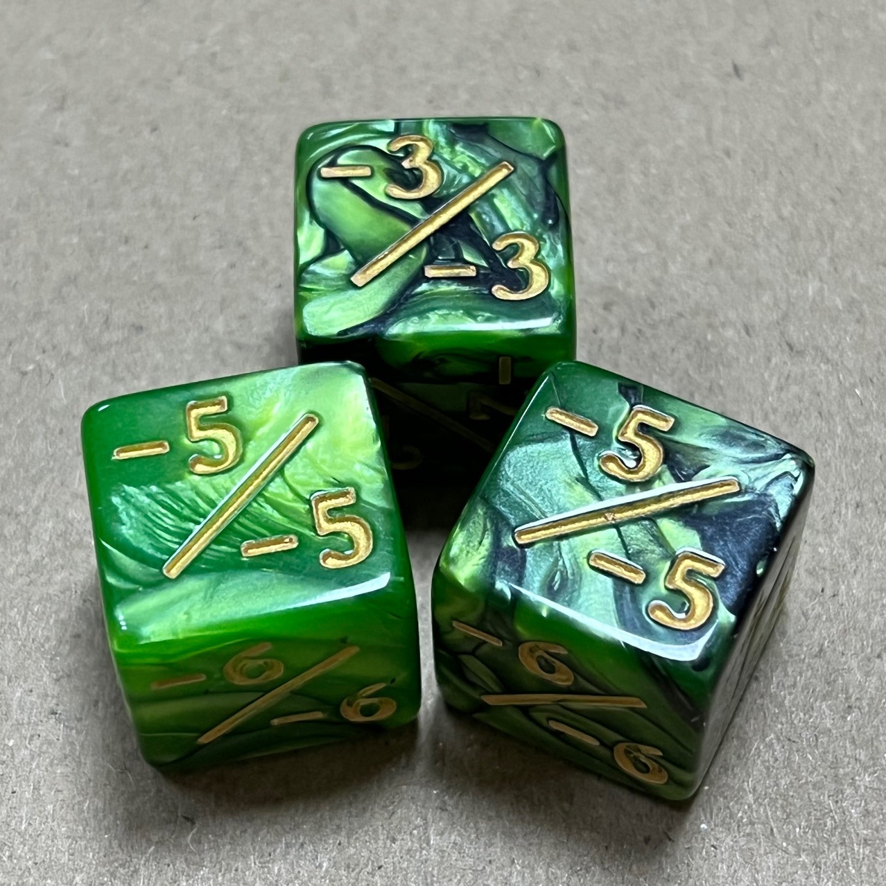 Encre vert noir / dorée