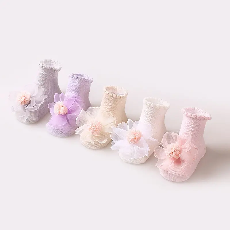 Échantillons gratuits chaussettes de sol antidérapantes pour bébé chaussettes pour nouveau-né avec fleurs chaussettes de princesse pour bébé fille