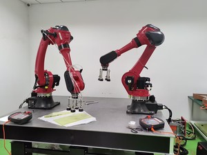 Der Roboterarm des Borunte-Sechs achsen roboters nimmt Werkstücke zum Be-und Entladen auf Drehmaschinen auf. - Product Image 6