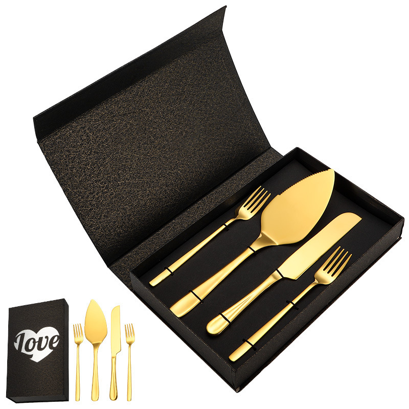 Juego dorado de 4 piezas con caja de regalo.