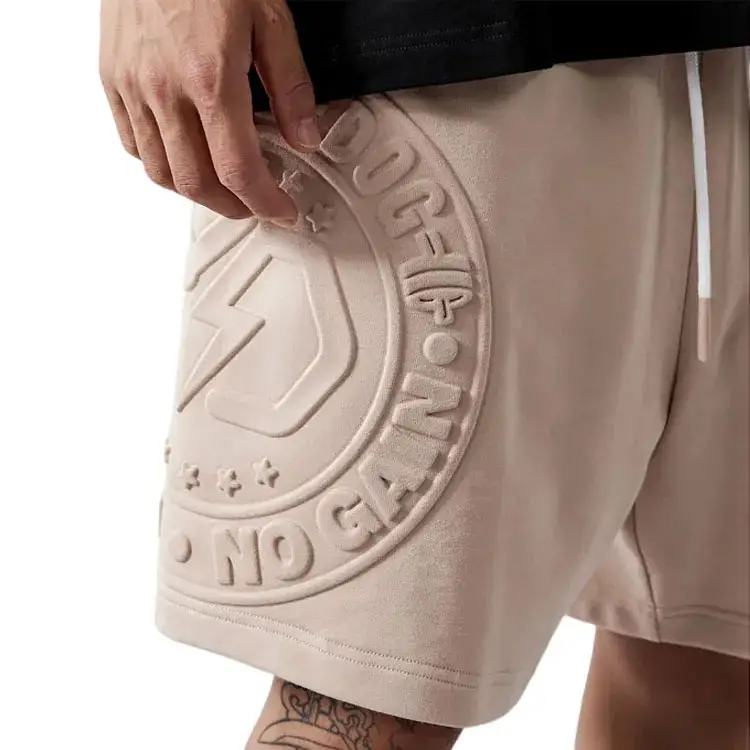 ผู้ผลิต Oem คุณภาพสูงบาสเกตบอลกีฬายิมเหงื่อวิ่งผ้าฝ้ายฤดูร้อนบุรุษโลโก้ที่กําหนดเองการพิมพ์ 3d กางเกงขาสั้นนูน