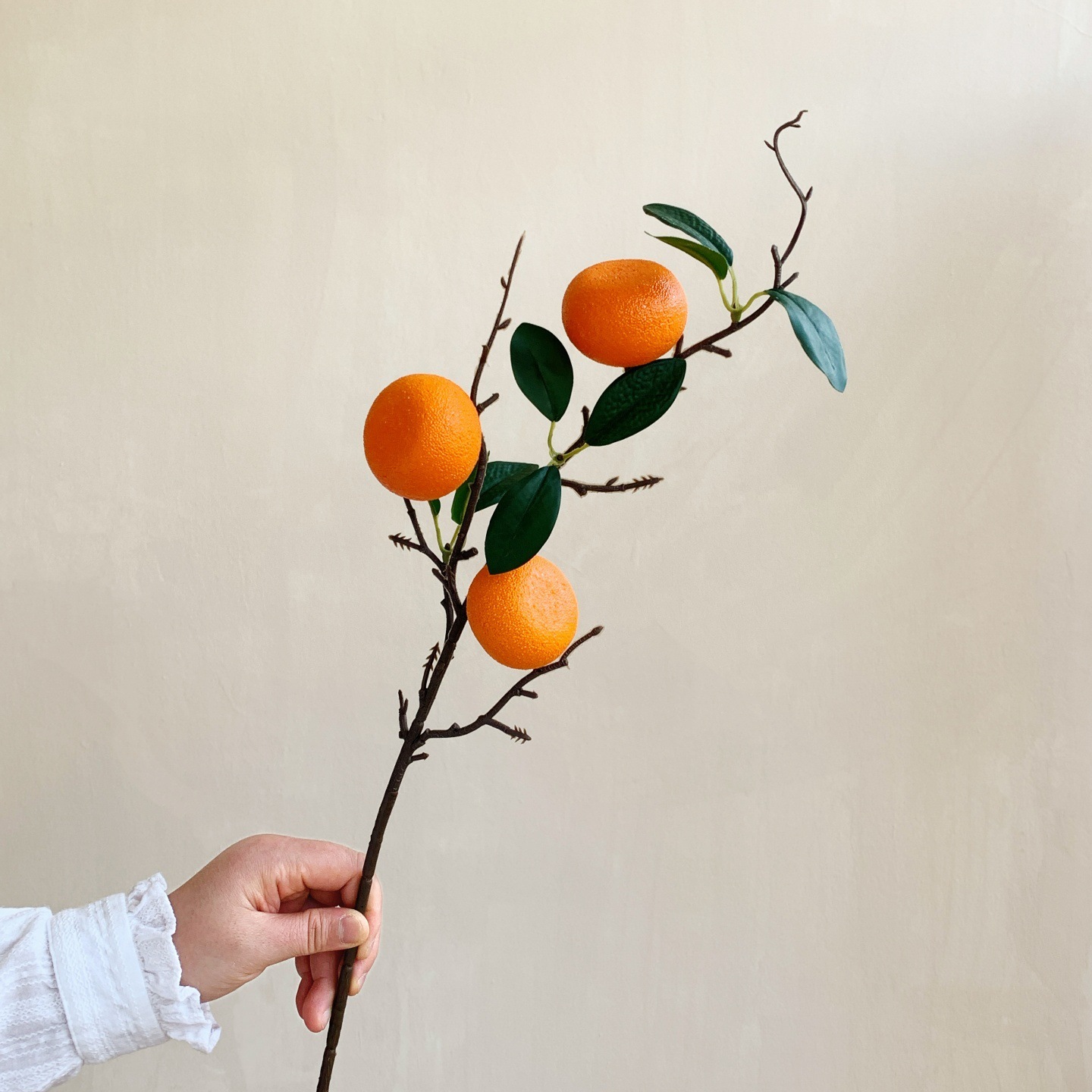 3 frutas, 1 naranja